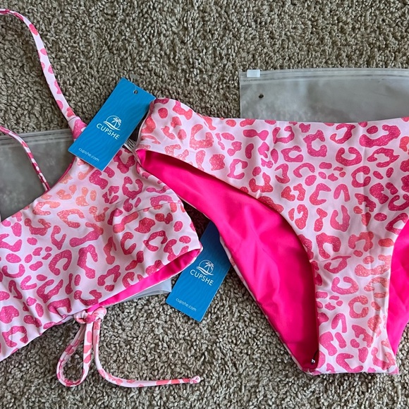 CUPSHE 2 piece reversible suit - Picture 3 of 4